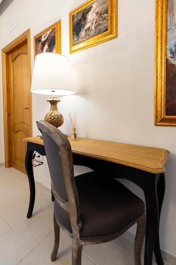 Palazzo Badiale History&Rooms Atella Luaran gambar